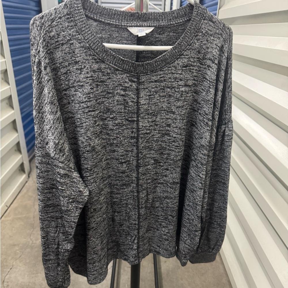 Long sleeve women’s sweater - sz XL.